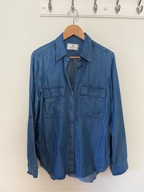 Aritzia Babaton Chambray Button Down Shirt, size small